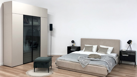How to choose the perfect wardrobe for your bedroom - sliding or hinged door?