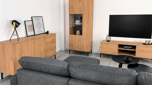 Gray and wood – the perfect pair for any interior? Practical arrangements and furniture